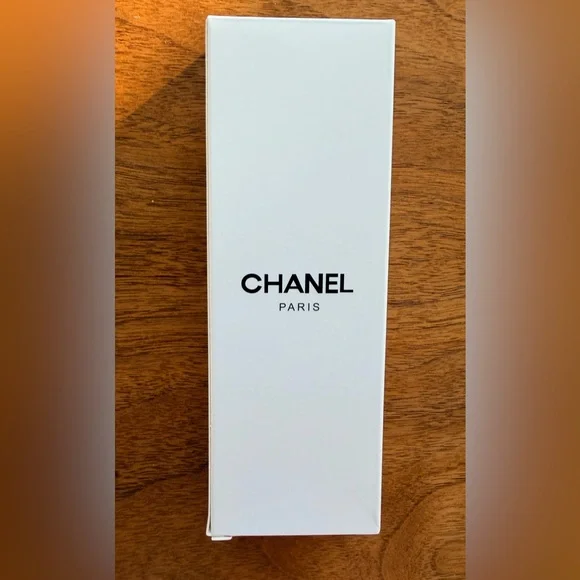 Chanel Sparkling Blue Tweed & Pearls Bag Charm with ‘CC’ Button. NEW in Box. - Picture 2 of 12